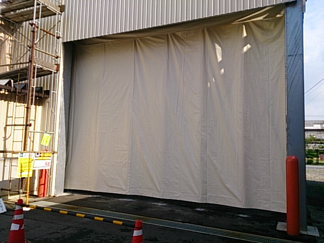 屋外用ビニールカーテンは 簡易で高耐久 風よけ 雨除け ホコリよけ 目隠しと豊富な機能 ビニールカーテン専門店のビニテン Com 屋外用ビニールカーテンは 簡易で高耐久 風よけ 雨除け ホコリよけ 目隠しと豊富な機能 ビニールカーテン専門店のビニテン Com